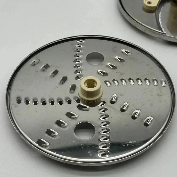 Cuisinart FP-12 Elite Food Processor FP-12RSD Medium Shredding Disc - Picture 1 of 4